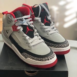 Jordan Spizike. Size 5Y.